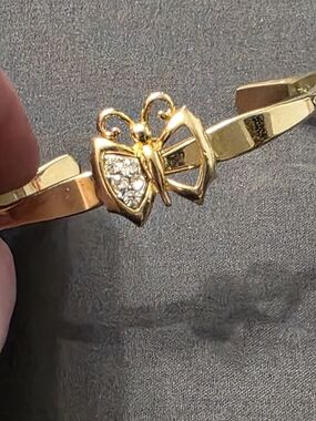 Estate - Gold Tone - Fashion Butterfly Bangle Braclet - Item 275